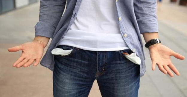 农民工捡钱还给失主,少1千要看农民工裤兜,不谢别人反错怪人家