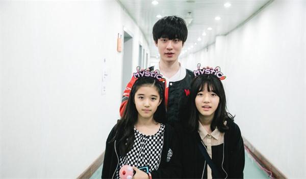 lol:we大舅子"喜当爹"?晒儿子获众人祝福,微笑这波却尴尬