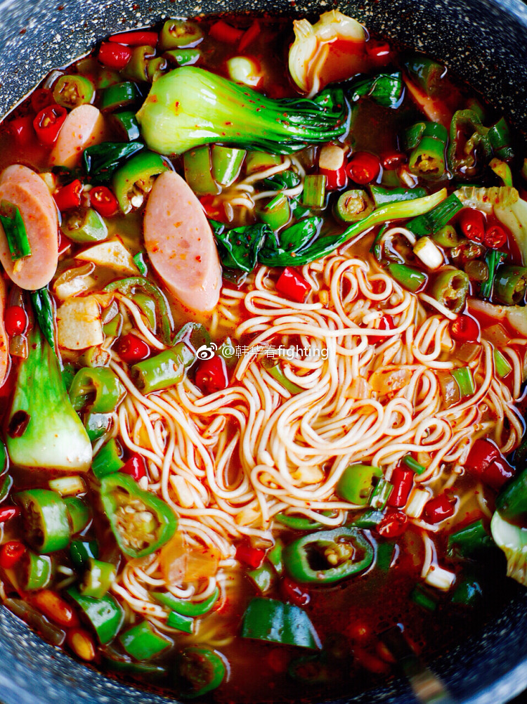 来碗快手过瘾辣汤面,面食党一定会爱上的夏季开胃面条吃法.
