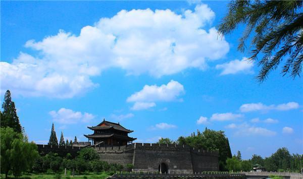 自公元前689年楚国建都纪南城,先后有6个朝代,34位帝王在此建都.