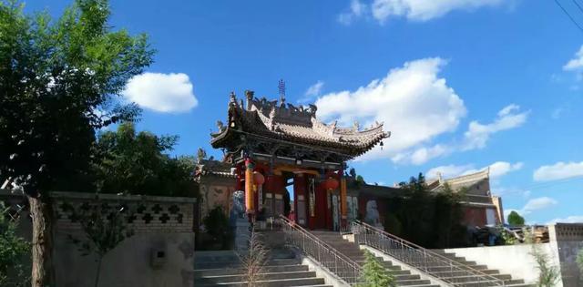 邑之北十公里许雒家坪有龙王庙者,乃秦州慧音山二龙大王甘谷总会也.