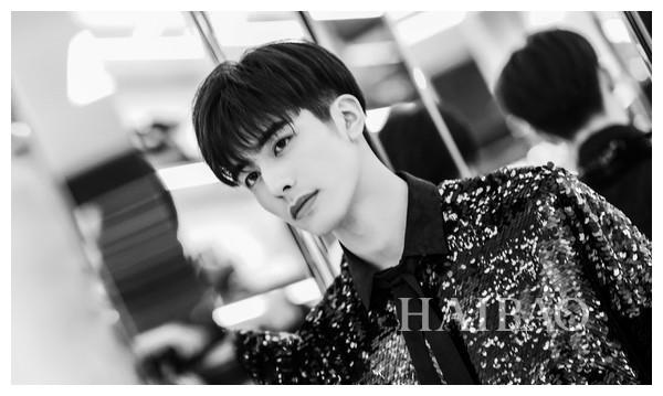 宋威龙邂逅saint laurent,亮片装加吸烟裤,好看成