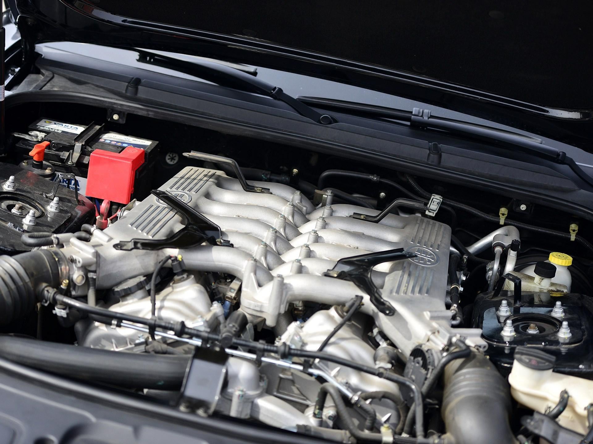 我们首先来看看动力吧,这台红旗l5上的v12的6.