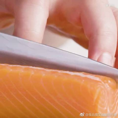 小伙不满米其林大厨花式摆盘,用铁板烧震惊大