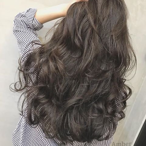 长发今年流行造型烫不老气又浪漫时尚