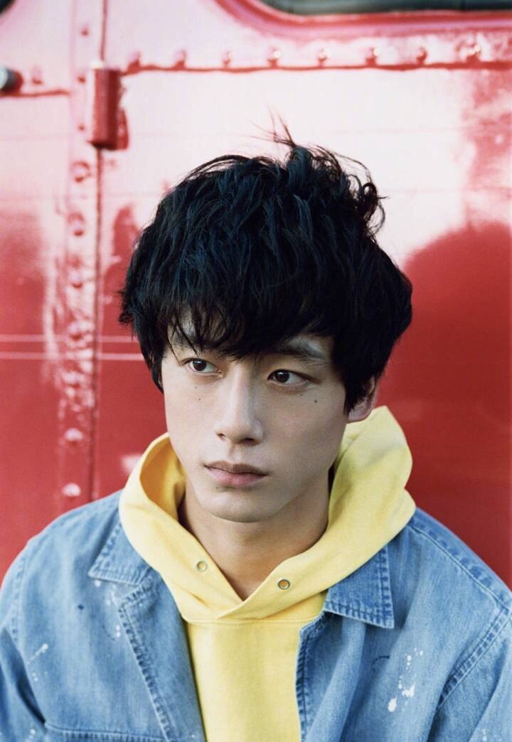 坂口健太郎写真集干净清爽的盐系大男孩