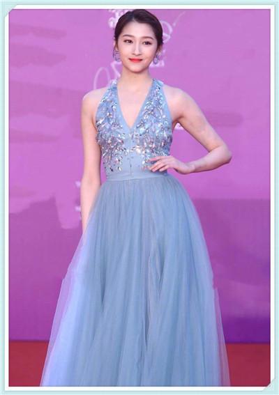 但看到她手臂上的淤青我呆了,鹿晗好重口