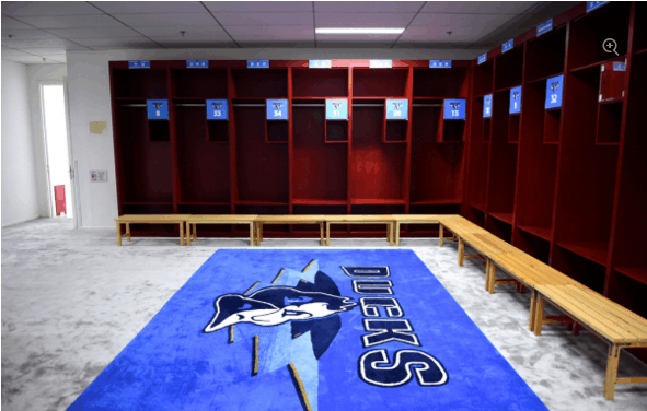 看完nba球员更衣室, 再看cba最好的球员更衣室, 差距太大了