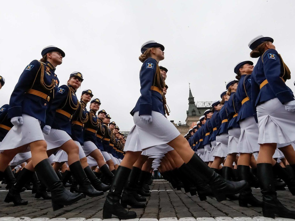俄罗斯胜利日阅兵彩排花絮 女兵身穿短裙亮相
