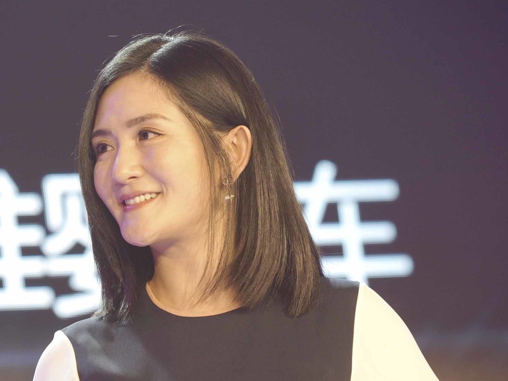 谢娜产后高调复出 小腹隆起双下巴明显