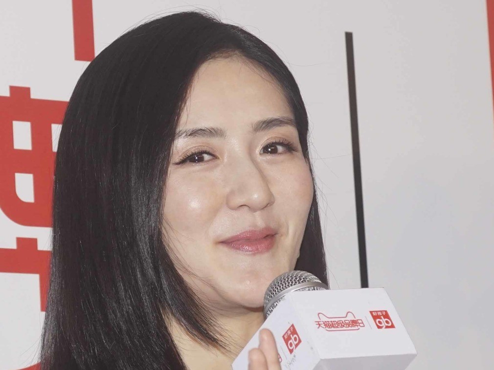 谢娜产后高调复出 小腹隆起双下巴明显