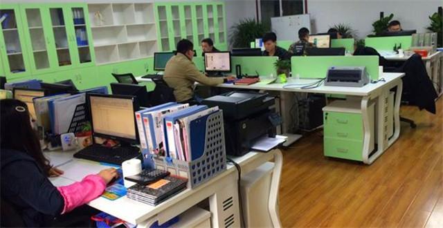 在小舅公司上班5个月小舅妈处处刁难临走小舅说了9个字