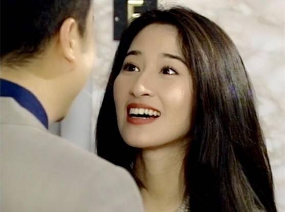 24岁当文员被挖掘,曾是女中豪杰专业户,今54岁风韵不减!