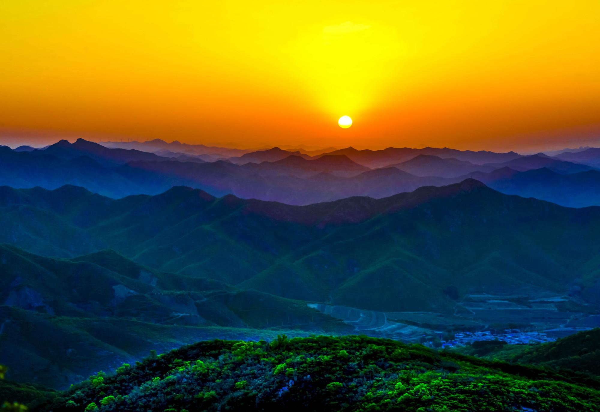 平顶山是北票地区海拔最高的山脉,在这里观日出一定很美.