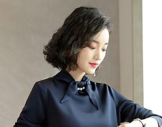 中年女性发型别乱烫,这样烫优雅时尚有气质,千万别错过