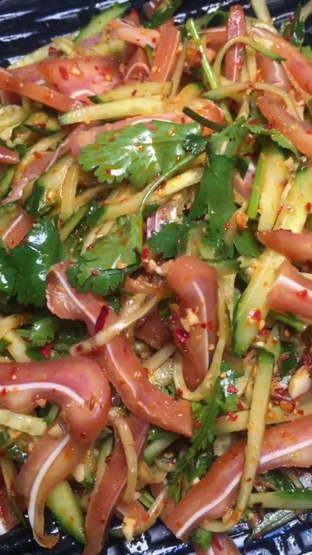 凉拌猪耳,味道鲜香不腻,侠客们行走江湖结交朋友必备的凉拌菜!