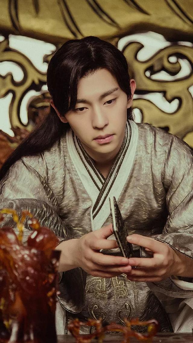 《香蜜沉沉烬如霜》旭凤10个造型,两个新郎装,你觉得哪套最好