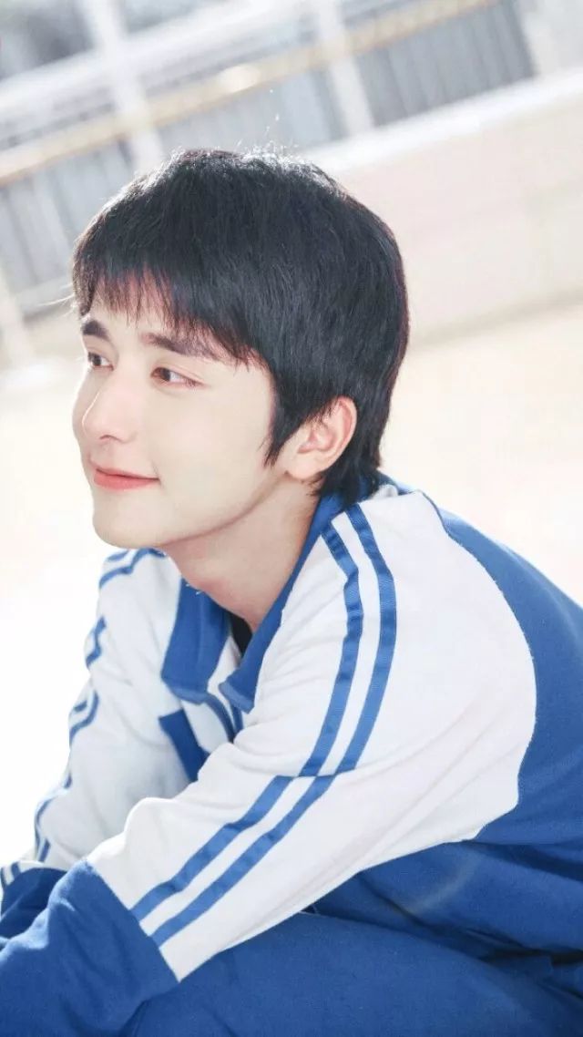 吴磊的少年气刘昊然的心动细数娱乐圈那些男明星的校服造型