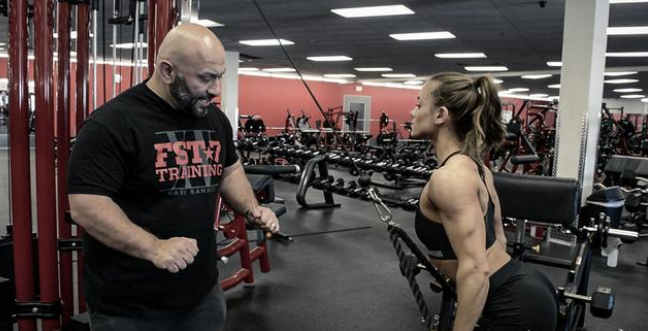 多练直臂下压,背部肌肉会变宽吗?还是变厚