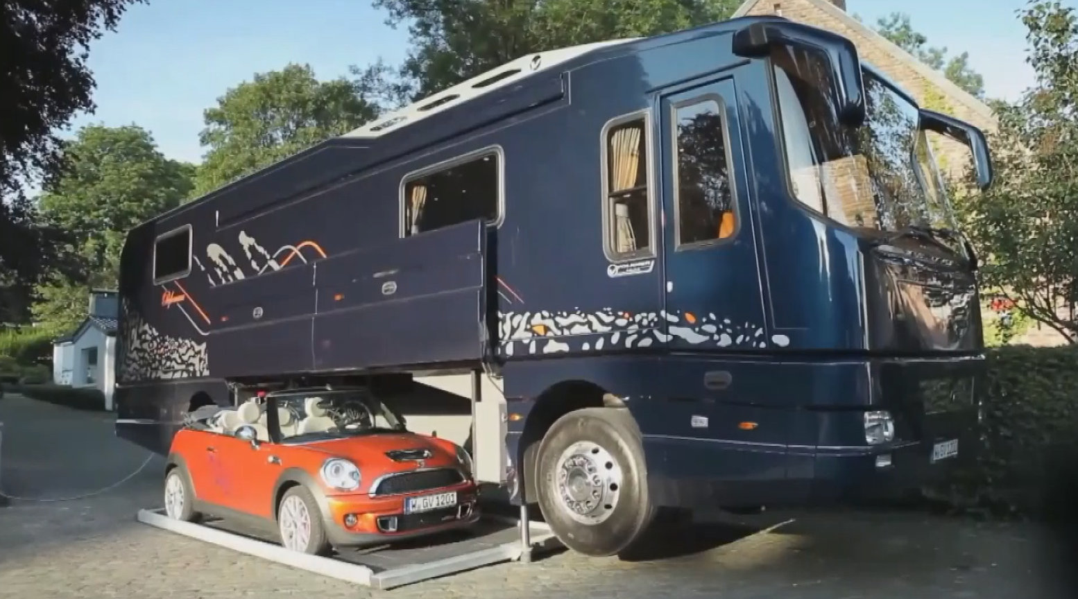 这是世界上最豪华的房车?车内犹如五星级酒店,自带停车场