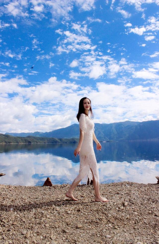 女人味十足的女子,一个人在泸沽湖放飞自我!