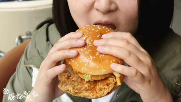 钵钵鸡口味的汉堡回来了,还可以卷着吃!