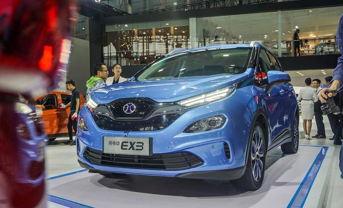 定位小型纯电动suv,北汽广州车展首发ex3,外观炸眼续航500km