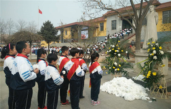 河北唐山路北区韩城中心小学举行祭奠傅惠轩烈士主题大队会活动