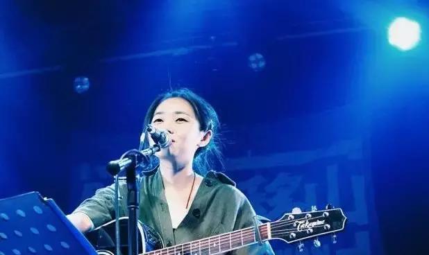 民谣女歌手花粥入驻斗鱼!姐是《老中医》原唱