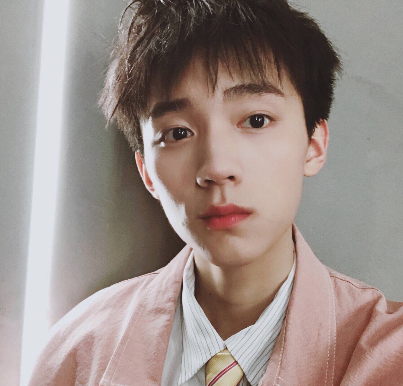 本人实名制羡慕双眼皮生的那么对称的小男孩