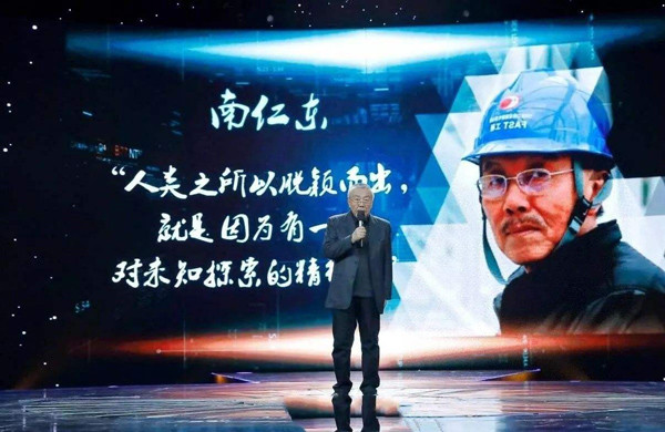傲然屹立于贵州的崇山峻岭之间的国之重器 傲然屹立于贵州的崇山峻岭之间的国之重器