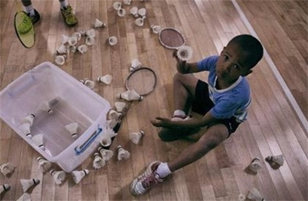 由单亲妈妈带大的黑人混血球员,身强体壮获中