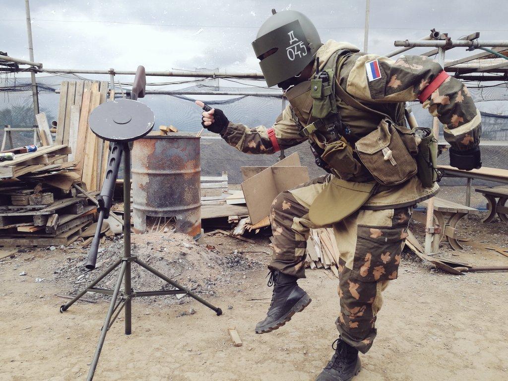 彩虹六号围攻机枪哥cosplay我能让人质得到救赎