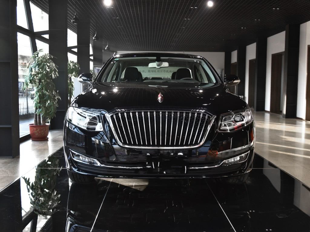 红旗h7车重1.8吨,配置1.8t涡轮增压发动机