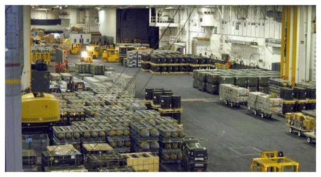 多出数百辆坦克 10万吨弹药 使用者几十年都不|武器|军火库|北约_新浪