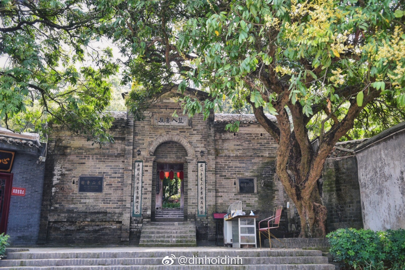 谢鲁山庄坐落在陆川县乌石镇谢鲁村,原为国民党陆军少将吕芋农的别墅.