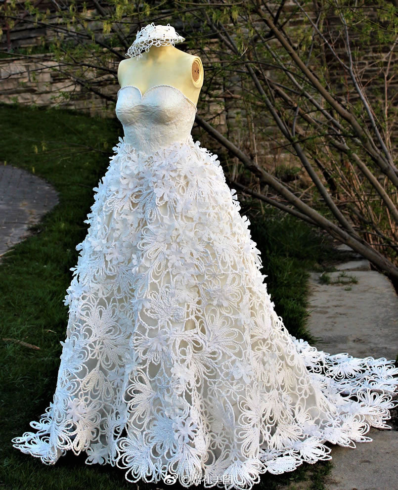 惊呆!这些华丽的婚纱竟然是由卫生纸制成的