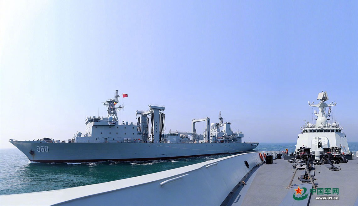 北部战区海军某驱逐舰支队日照舰和芜湖舰组成舰艇编队赴黄海某海域