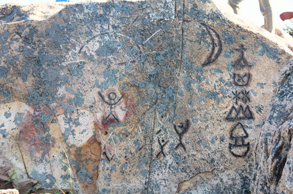 的地方太阳石椅:部落首领王座,椅背上太阳为羲和部落的图腾"魁星点斗