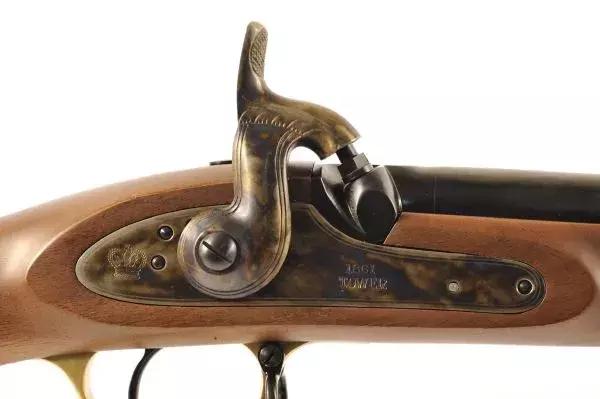 鱼鹰社图书所描绘的常胜军就是使用了恩菲尔德p1853步枪重武器方面.