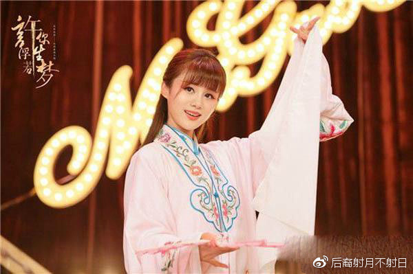 安悦溪饰演的天婴,是一名跟随父亲京城名角九岁红来到20世纪30年代大