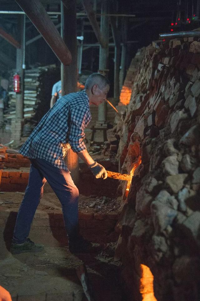他重燃800年建盏龙窑柴烧之火,日本陶艺大师也为之折服!|建盏|熊忠贵|龙窑_新浪新闻