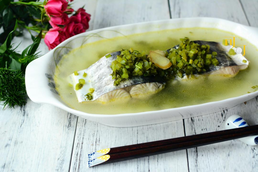 雪菜马鲛鱼汤做好了,鲜掉眉毛.