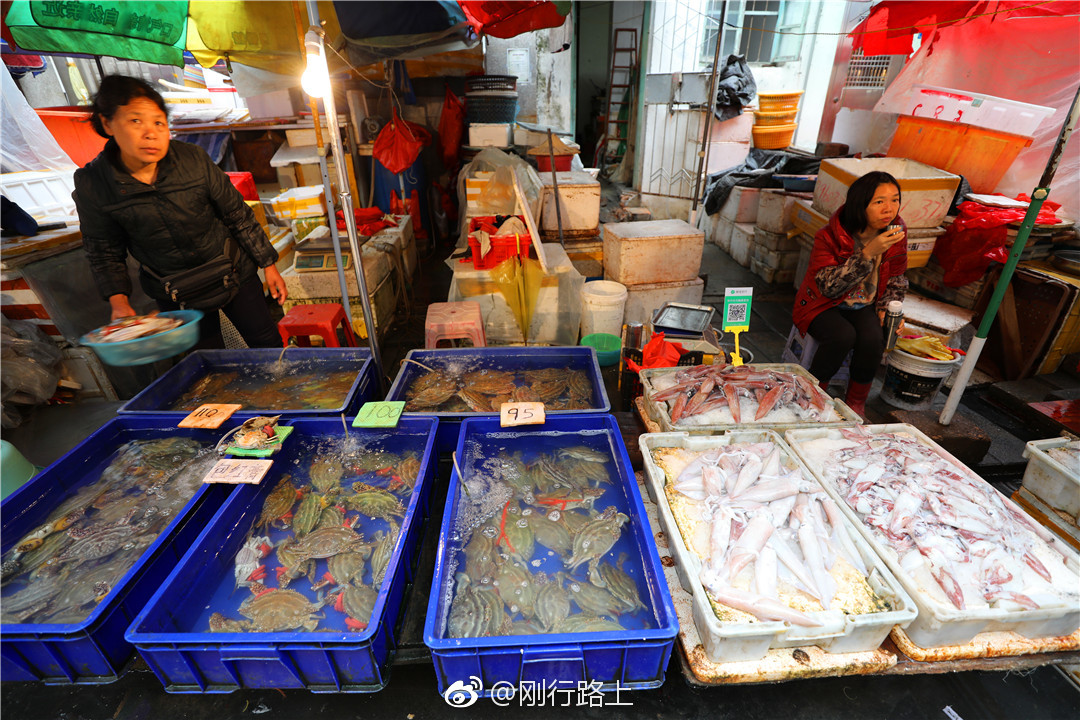 位于厦门开禾路的厦门第八市场因海鲜闻名了近一个世纪