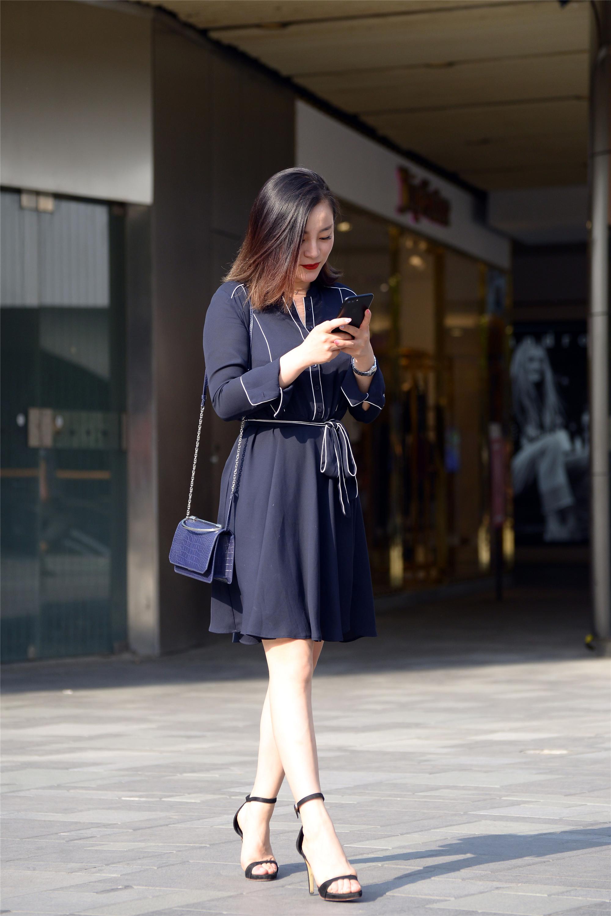 三里屯那些喜欢穿短裙的姑娘,其实就是想秀美腿