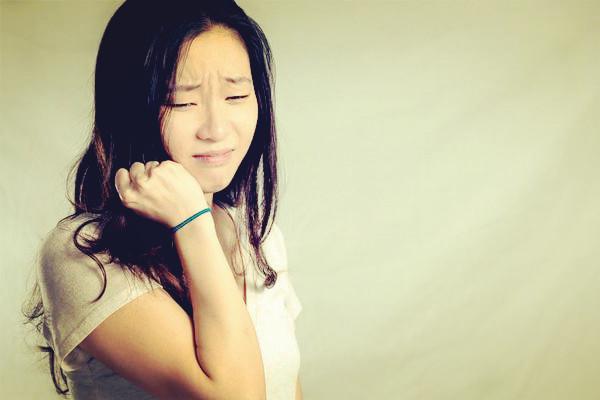 女友考验男友是否是真心,不断编谎话,男友一个电话她悔恨不已