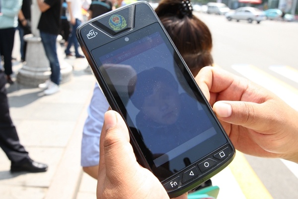 移动警务通升级人脸识别 非机动车,行人违法现场实名处罚