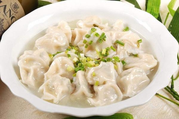 芹菜馅饺子时,除了放肉,一定再加点"它",那口感,无与伦比