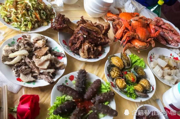 实拍东北婚宴上的海鲜盛宴一桌2000元鲍鱼海参成标配城里人吃不到