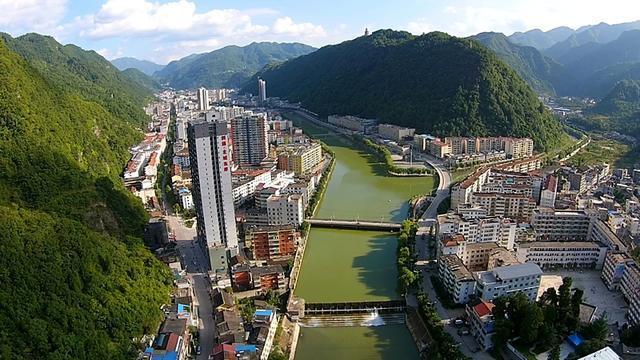 陕西这个县城是一座小山城,依山傍水风景美,特产腊肉|大巴山|镇巴
